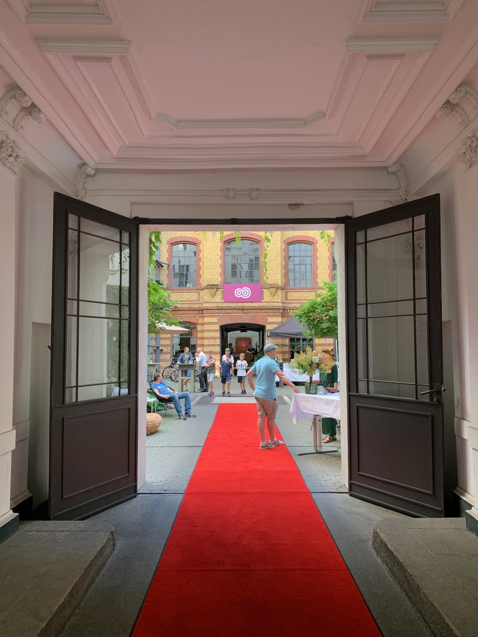Gathering area at the mtc Sommerfest with decorations and setup
